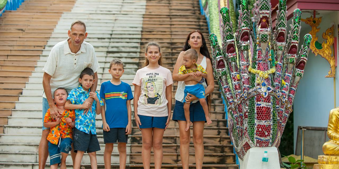 НА ПЯТЕРЫХ ДЕТЕЙ - ОДНА БОЛЬ