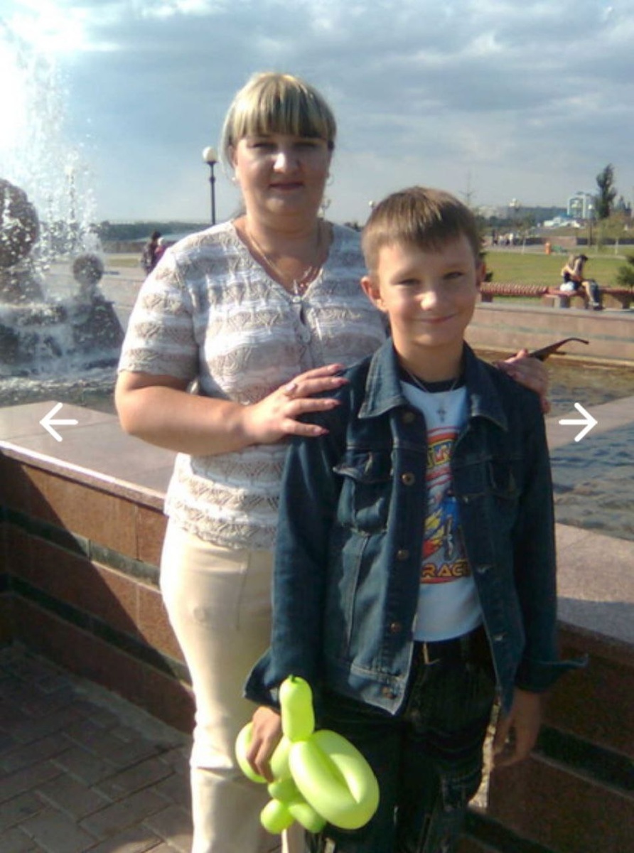 С мамой в детстве