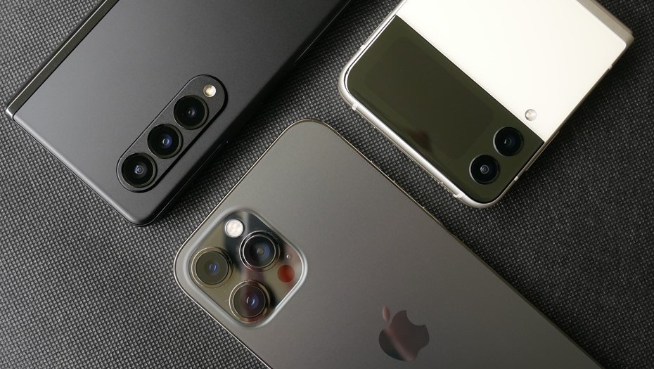    Складной iPhone (iPhone Fold или iPhone Ultra), прототип по версии блогеров Автор фото: Bhubeth Bhajanavorakul/Shutterstock/FOTODOM
