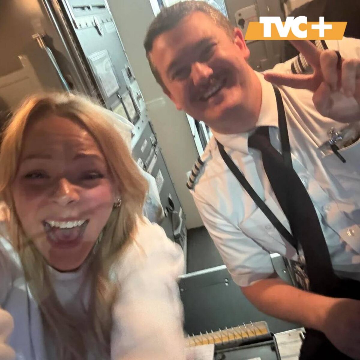 Девушка с экипажем