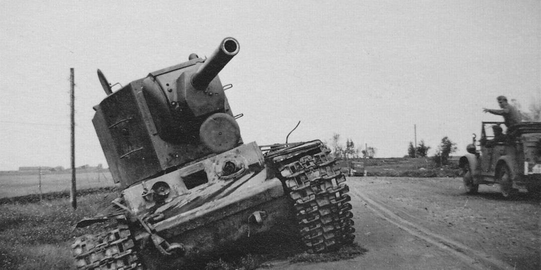 Экипаж советского танка КВ-2, совершивший геройскую диверсию с тыла