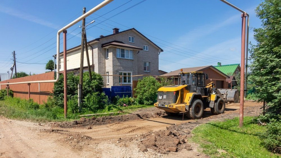 Глава Кирова проверила ремонт проспекта Победы в Дороничах
