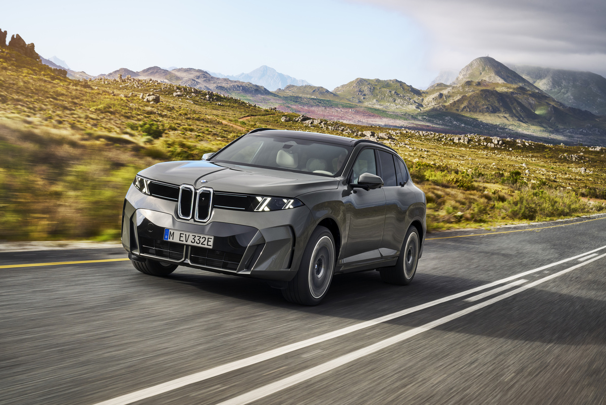   Новый BMW X5 сохранил узнаваемые пропорции SAV, но приобрёл более монолитную и мощную фронтальную часть, вдохновлённую дизайн-языком Neue Klasse.   
BMW