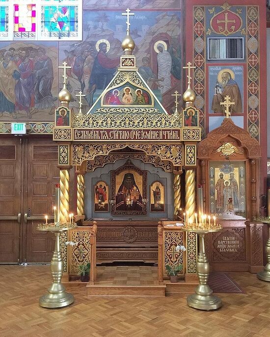 Сень над мощами святителя Иоанна, Шанхайского и Сан-Францисского чудотворца. Сан-Франциско