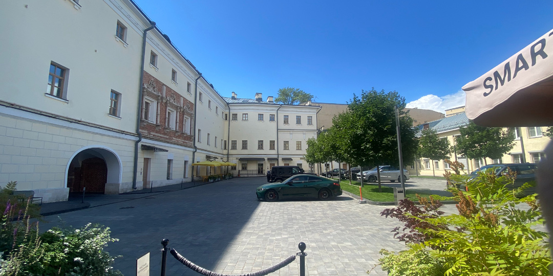 Палаты принца датского, английский футбол, первая гимназия, нарышкинское барокко: чего только не было в старинных палатах на Маросейке