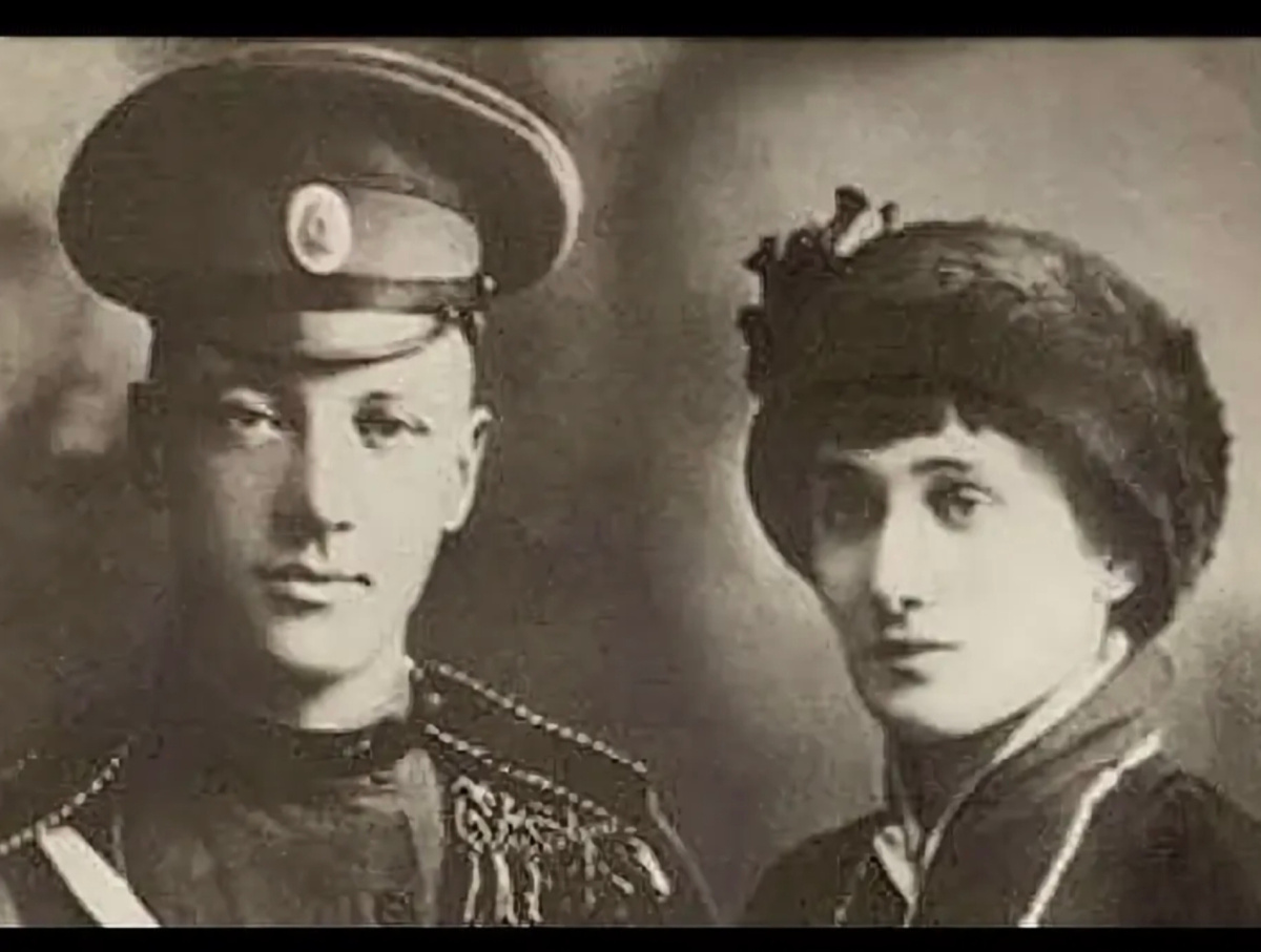 Ахматова с мужем