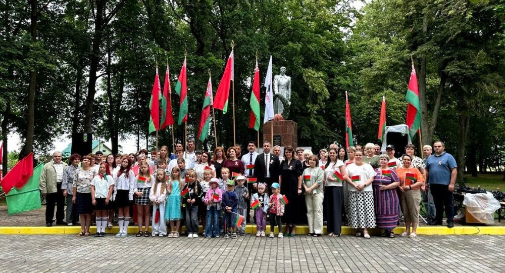 В агрогородке Свислочь прошёл митинг-реквием ко Дню Независимости