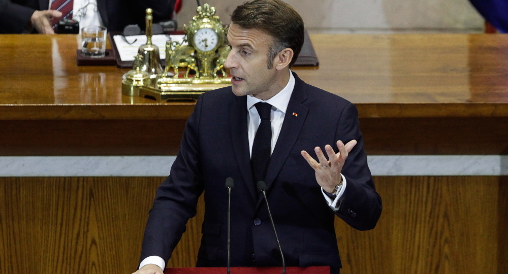 Эксперт заявил, что Макрон попытается удержать власть после конца полномочий
