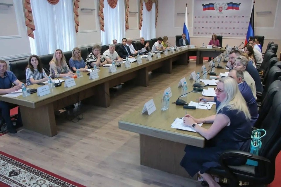    В ДНР провели заседание межведомственной рабочей группы по восстановлению рынка труда. Фото: ТГ/Толстыкина