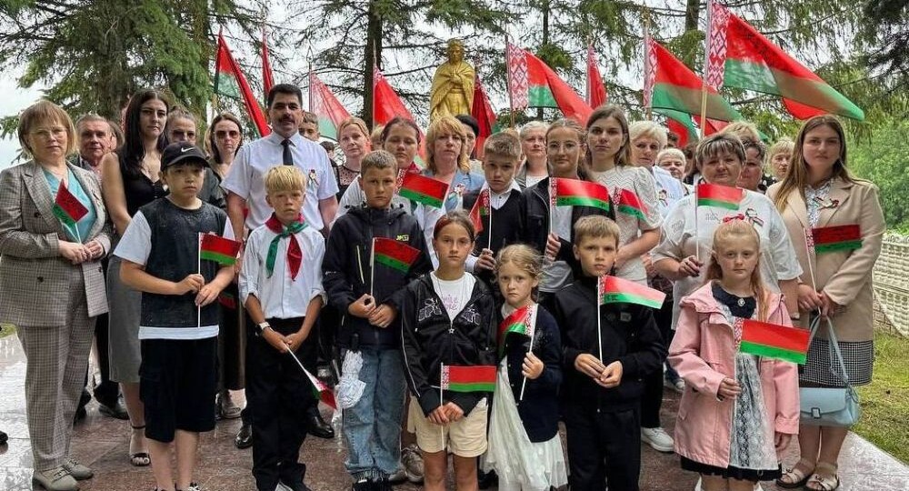Вахта памяти: коллектив ПК имени В.И. КРЕМКО почтил героев у мемориалов Гродненского района