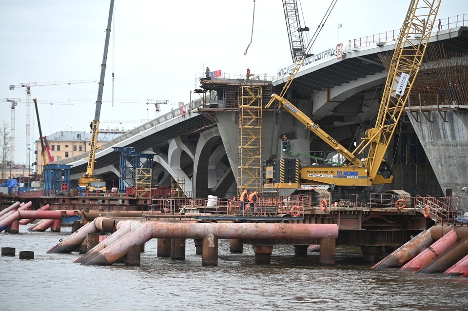    В Петербурге продолжается строительство Большого Смоленского моста. Алексей БУЛАТОВ