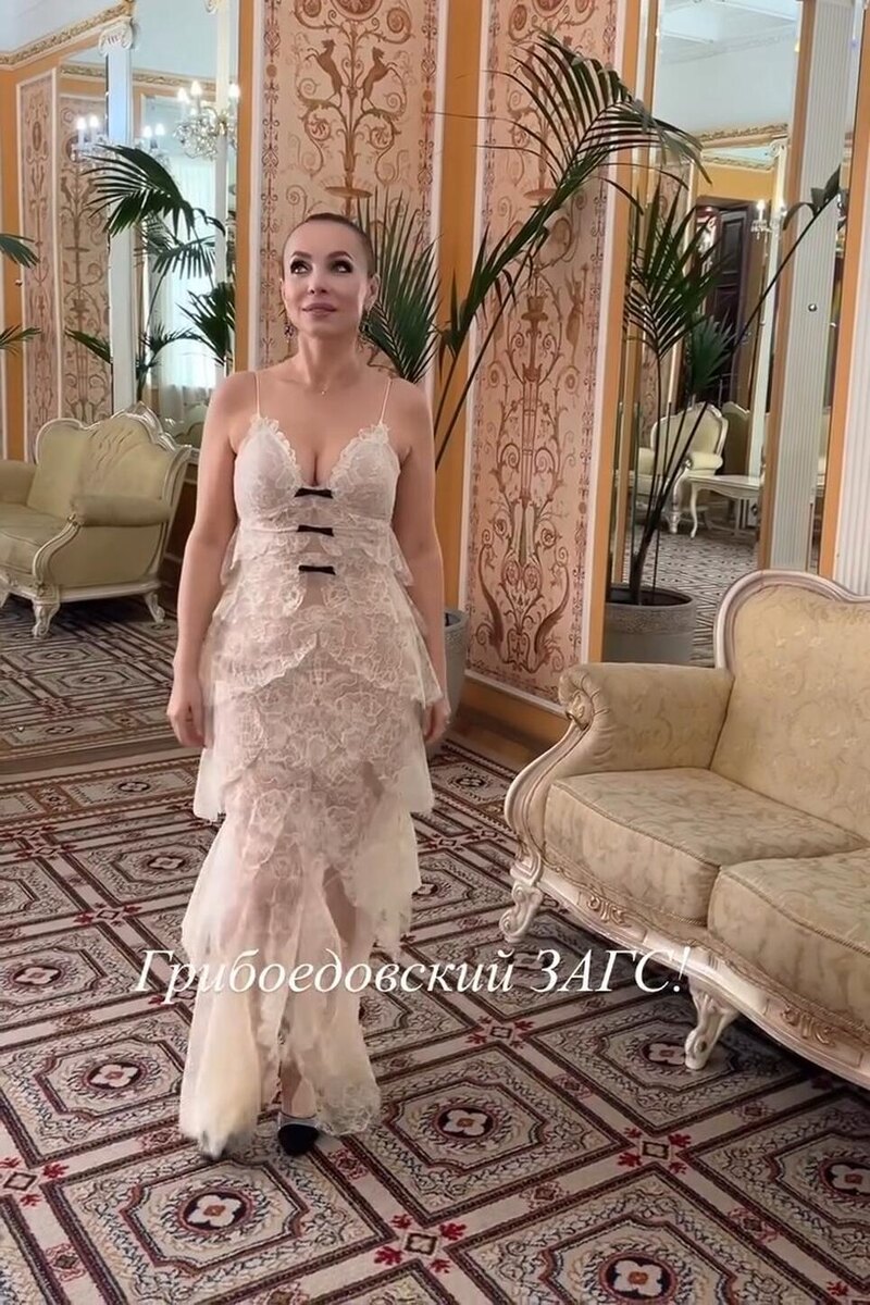    Мать невесты — Марина выбрала белый наряд для ЗАГСа Социальные сети