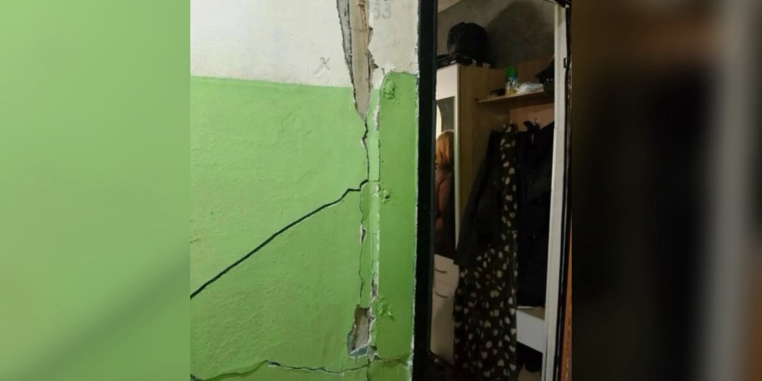 В Забайкалье пробило стену в доме от взрыва неисправного холодильника