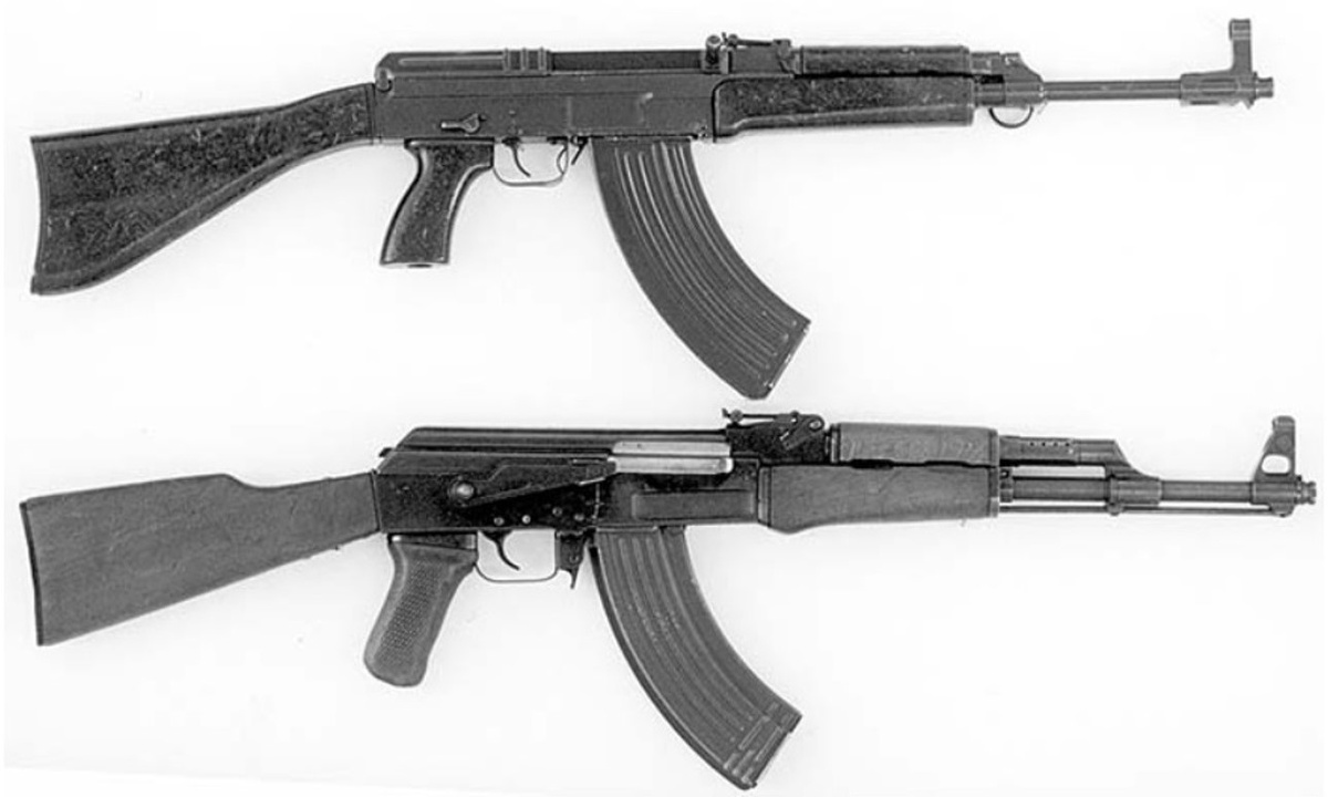 Автомат vz.58 (вверху) и АК-47 (внизу).