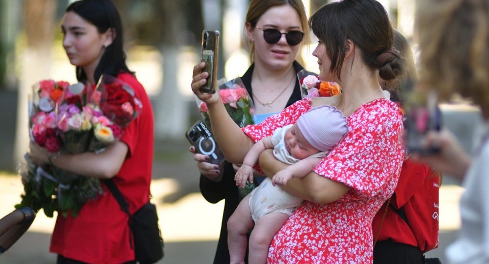 Более 3700 родителей в Адыгеи уже получили ежегодную семейную выплату