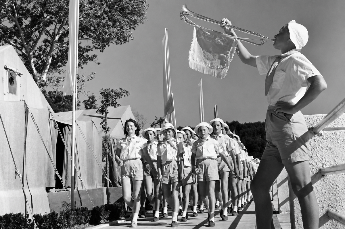 Июль 1961 г. СССР. Краснодарский край. Утро в пионерлагере "Орлёнок".