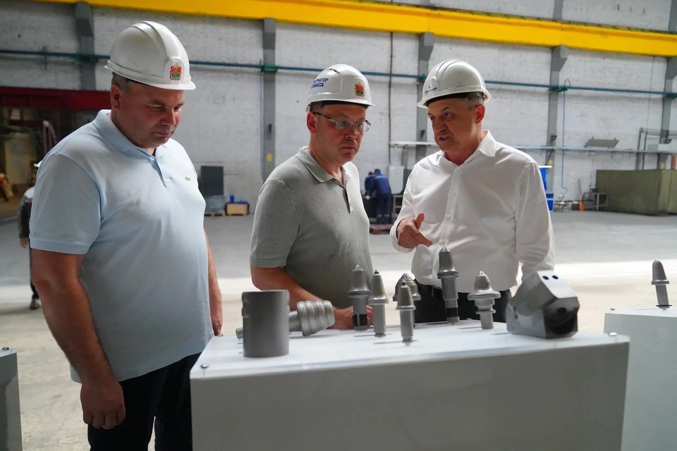    Губернатор осмотрел технологическое переоснащение новокузнецкого производителя.