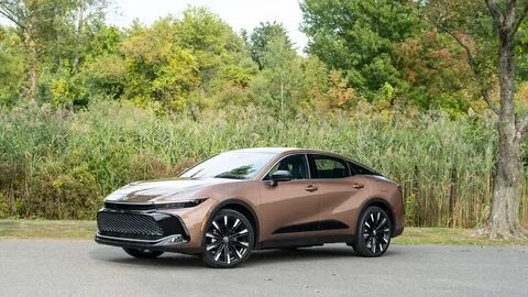 Toyota Crown 2026: цены, комплектации и технические характеристики