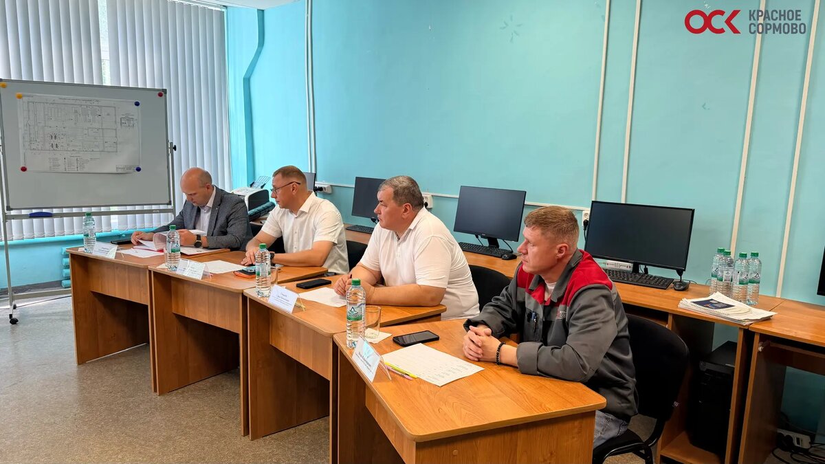 Члены комиссии со стороны завода ОСК "Красное Сормово" 