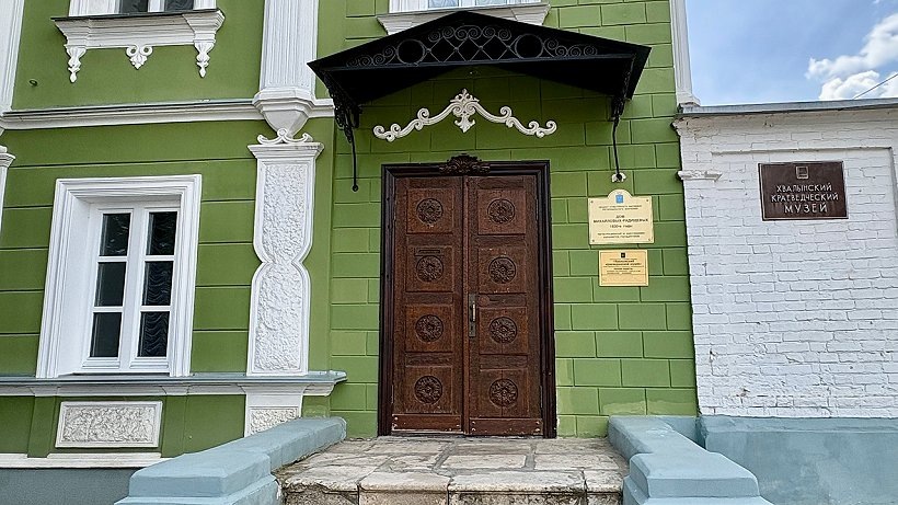 С субподрядчика ремонта дома Михайловых-Радищевых в Хвалынске взыскали 2,6 миллиона рублей за протекающие окна