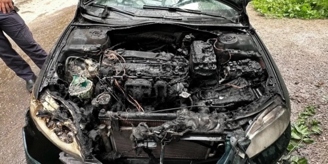 В Смоленске во время движения загорелся легковой автомобиль