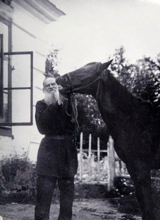 Толстой и Делир. Коня он любил. А ближних - только кушать, а так нет.