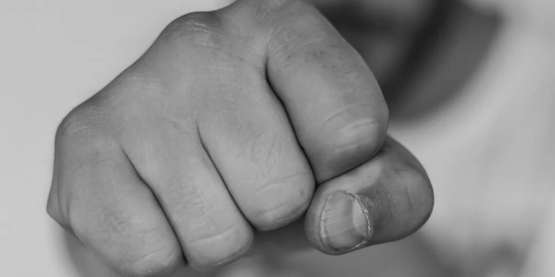 В Смоленске мужчину осудили на 7,5 лет за покушение на убийство и избиение