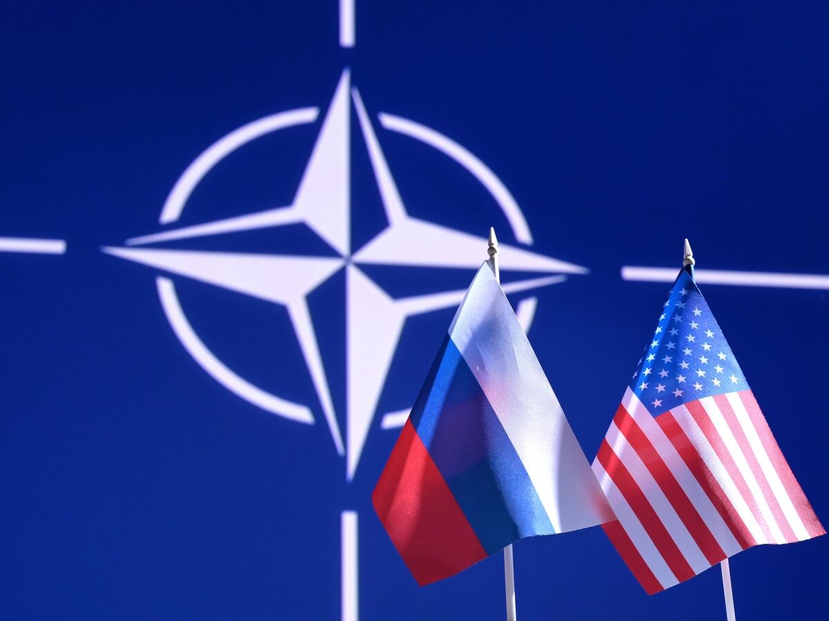    Флаги России и США на фоне логотипа НАТО© РИА Новости . Владимир Трефилов