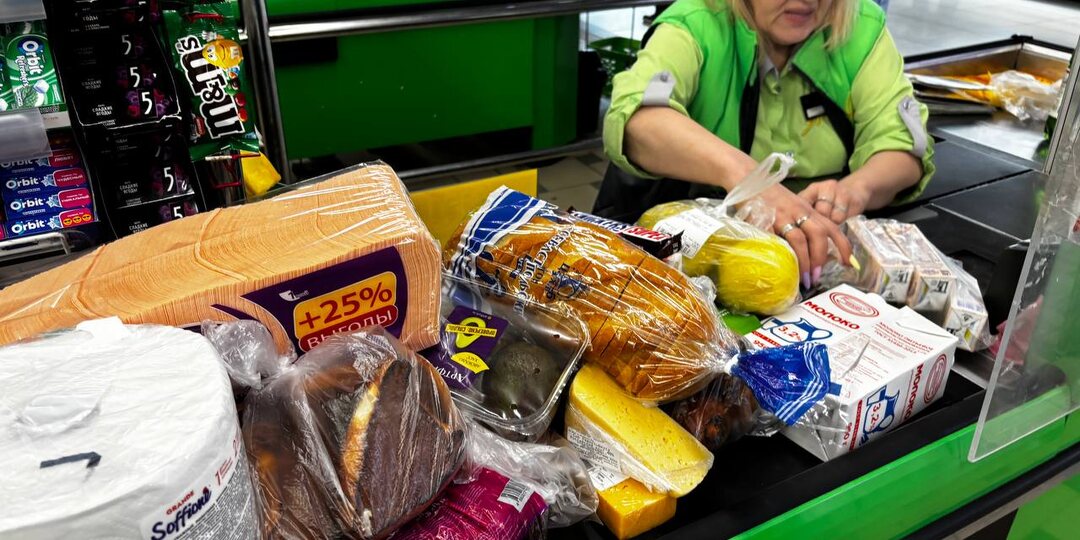Бензин ударил по кошелькам: продукты в России дорожают быстрее ожиданий