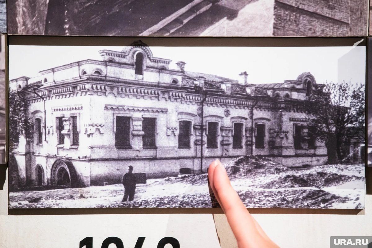    В конце 1880-х годов горный чиновник Иван Редикорцев построил этот дом