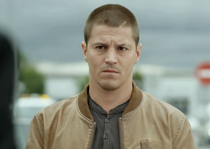 Кадр из сериала Вышибала (2016)