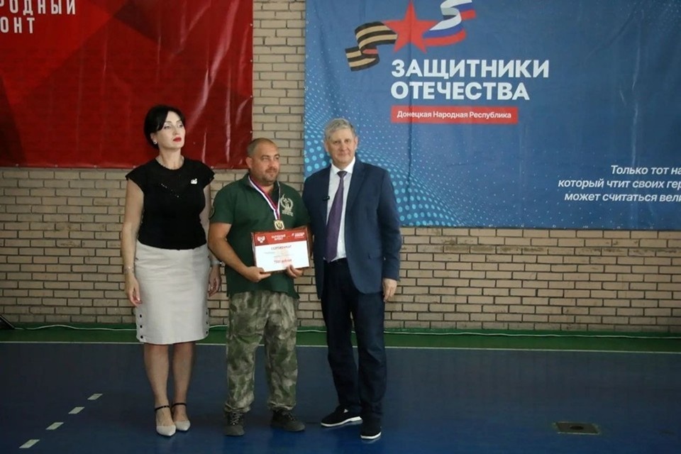    Чертков наградил победителей спартакиады среди ветеранов боевых действий в ДНР. Фото: ТГ/Чертков
