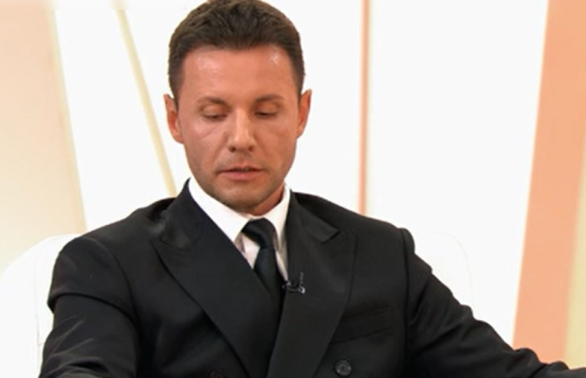 "Оставила их как богаж". Как Вячеслав Манучаров оказался многодетным отцом одиночкой