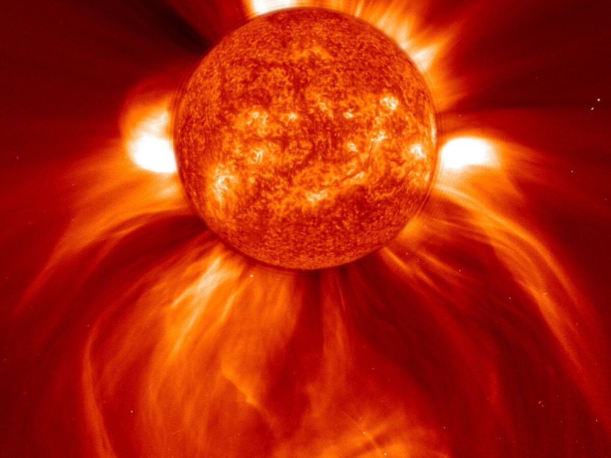    Вспышка на Солнце с американского спутника SOHO | © Фото : ESA/NASA/SOHO
