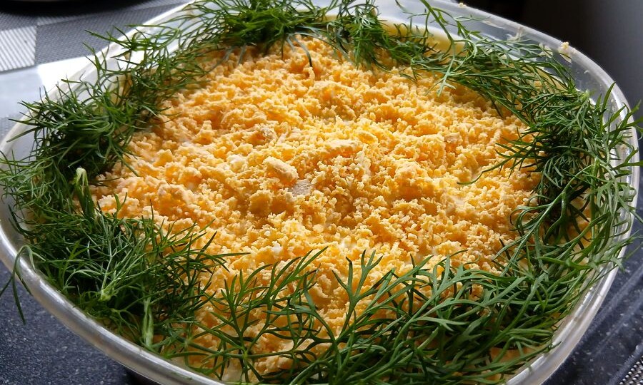 Салат «Мимоза-Модерн» с консервой — рецепт вкусного салата, который улетает за минуту