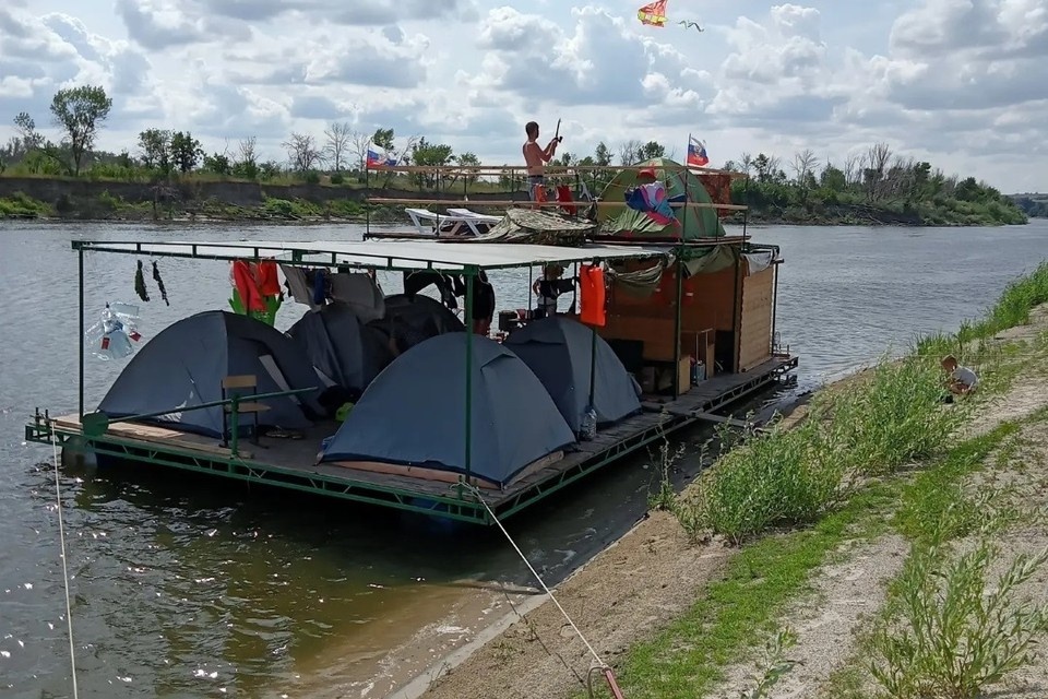    Путешествовать по Дону можно и на плоту. из архива героя публикации