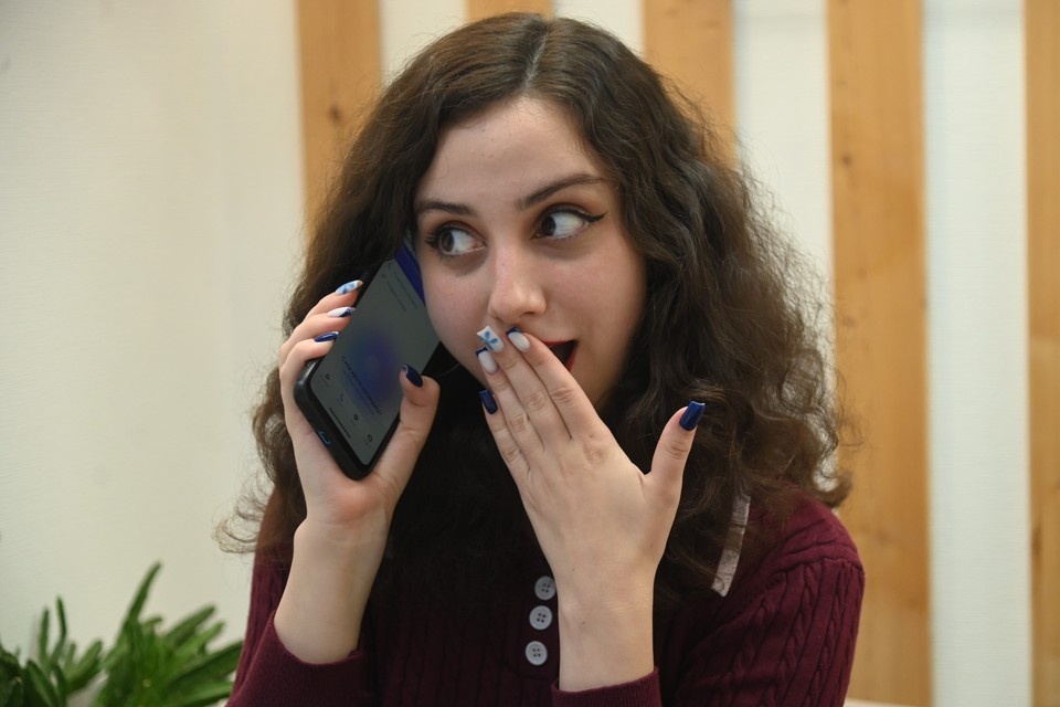    На работе лучше не делиться подробностями своей личной жизни и, в целом, не заводить друзей. Ольга ЮШКОВА