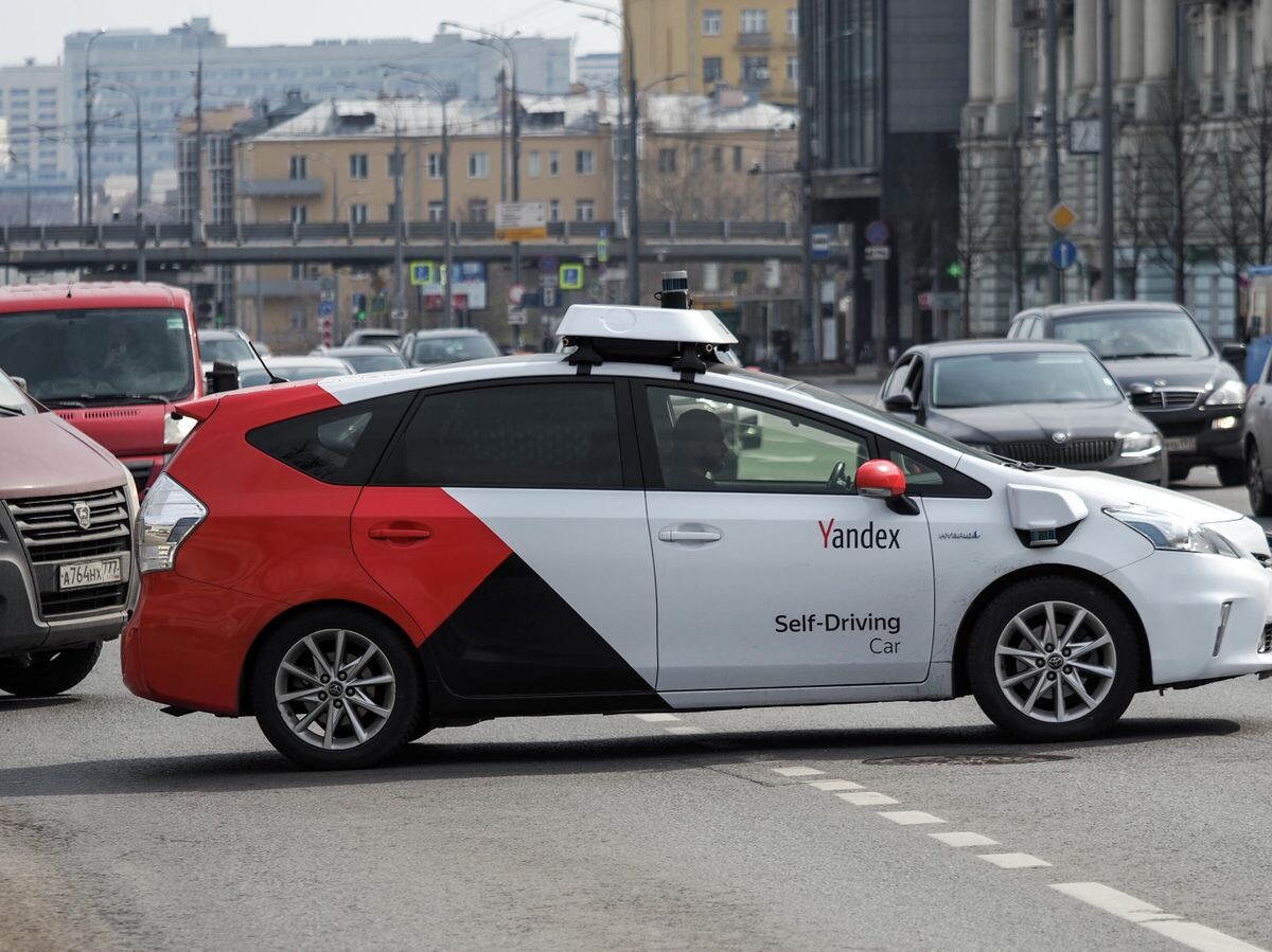    Беспилотный автомобиль "Яндекса" на Зубовском бульваре в Москве© РИА Новости . Владимир Песня
