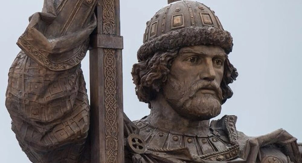 Единство, укрепление власти, статус: зачем князь Владимир крестил Русь