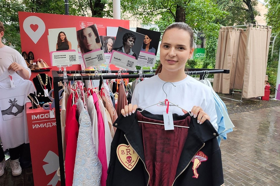    4-5 июля в саду им. Баумана в Москве проходит фестиваль «Город неравнодушных», а в рамках него – Звездный благотворительный маркет. Александра БУДАЕВА