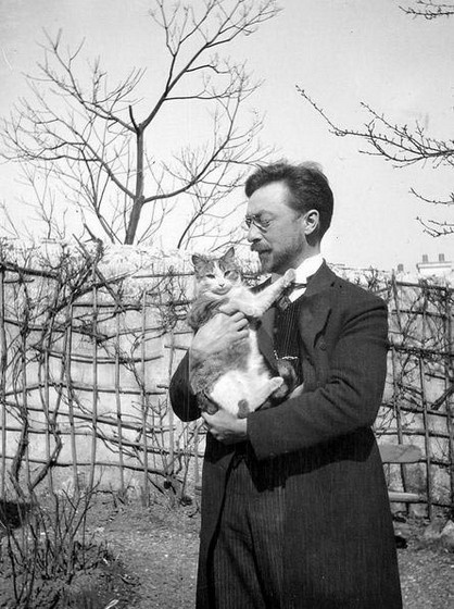 Кандинский с котом Васькой. 1906 год