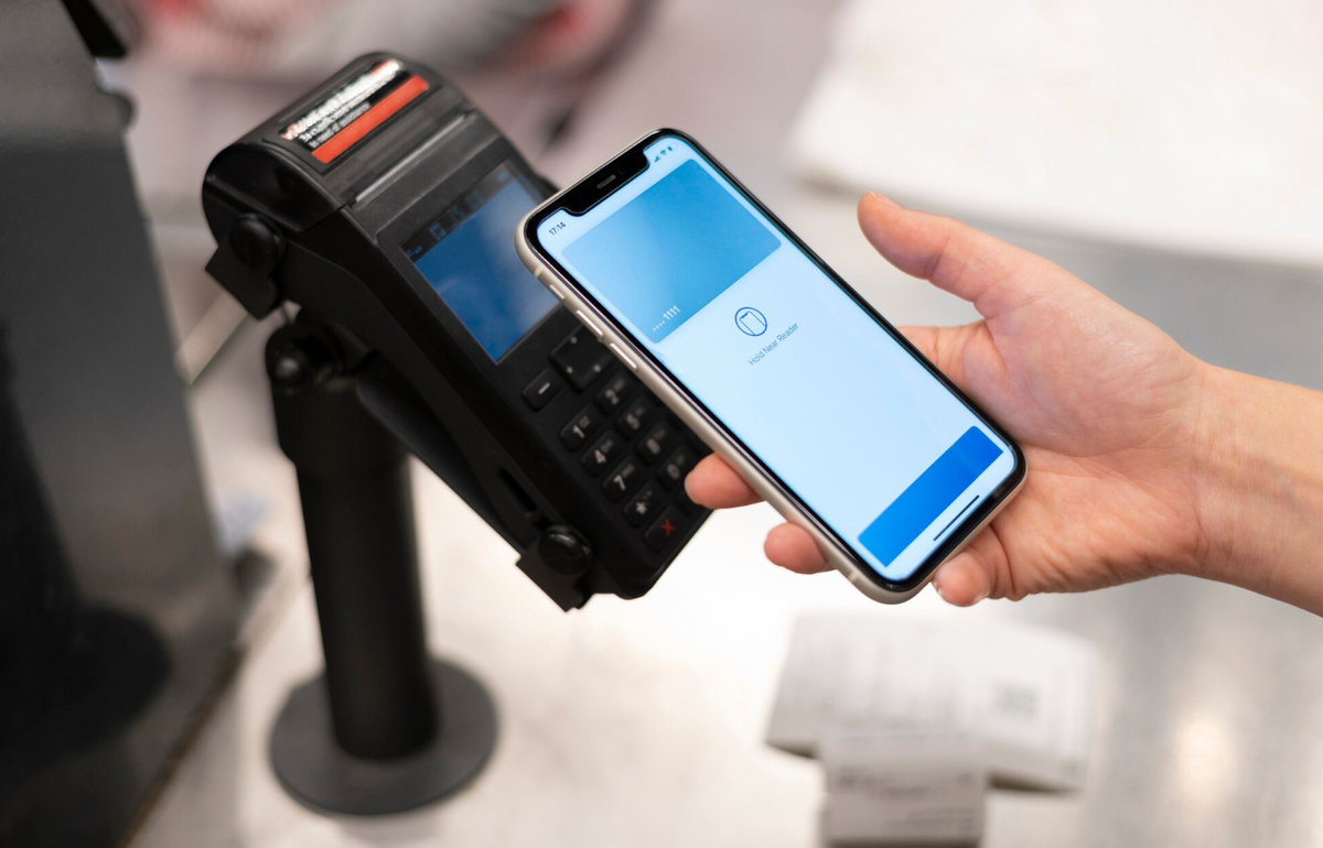 Как добавить карту в Apple Pay и использовать за границей