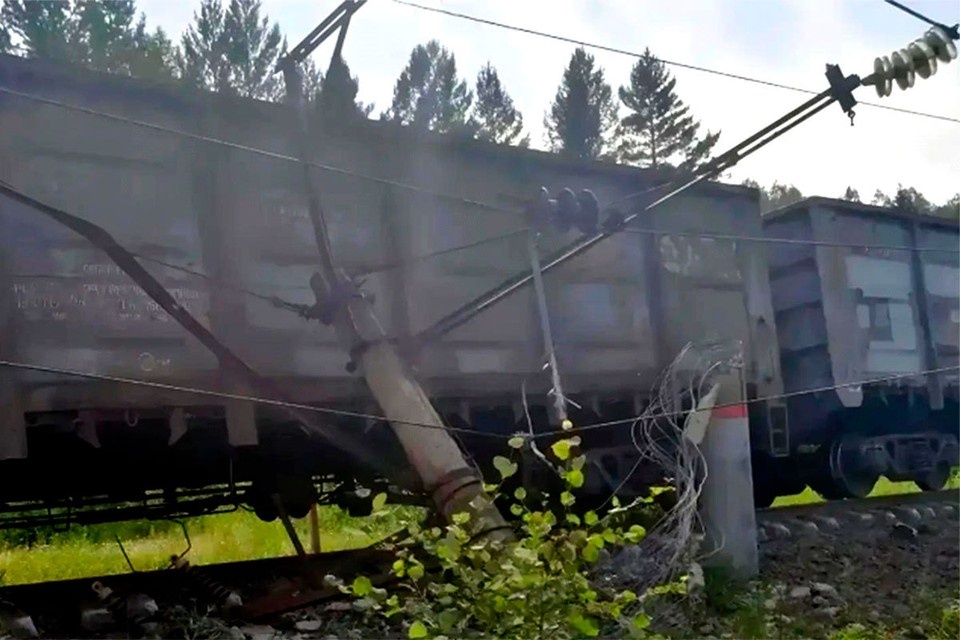    В Красноярском крае сошли с рельс 12 пустых вагонов грузового поезда. Фото: Западно-Сибирская транспортная прокуратура