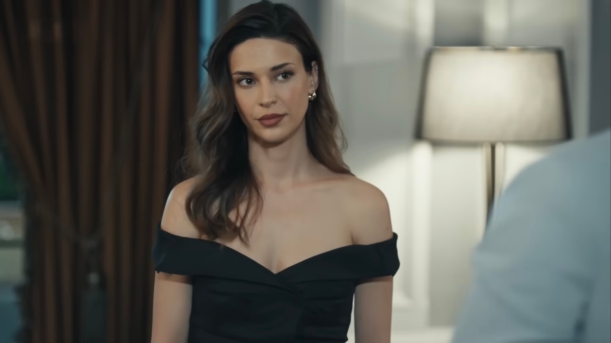 кадр из сериала "Под землей"