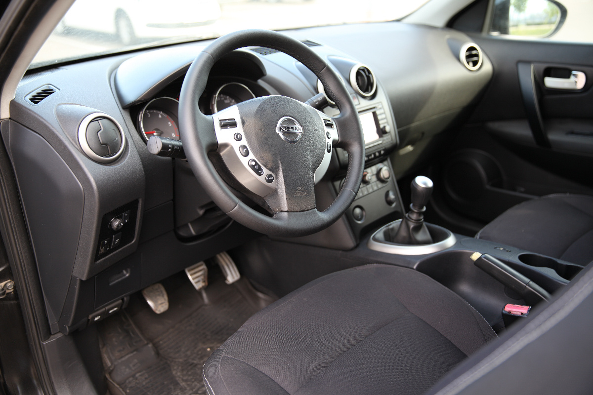    Салон Nissan Qashqai 2011 года
