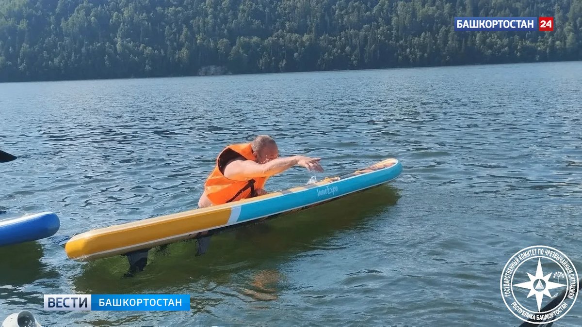    На Павловском водохранилище спасатели Башкортостана помогли упавшему с сапа мужчине