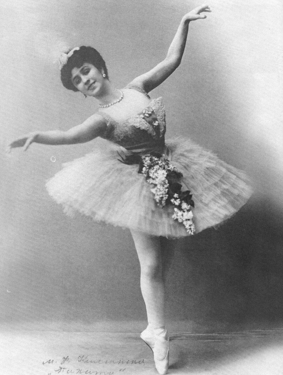 Матильда Кшесинская в роли Нирити в балете «Талисман», 1909–1910 гг. Фотограф Императорских театров. Изображение находится в общественном достоянии (Public Domain) / Wikimedia Commons.
