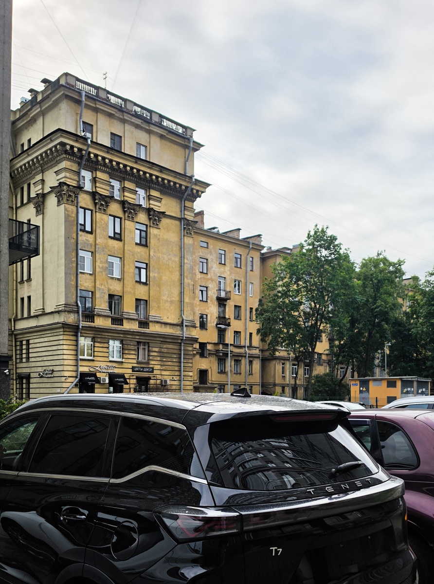 Чаще всего мы останавливались на Московском проспекте, но сейчас там все забронировано