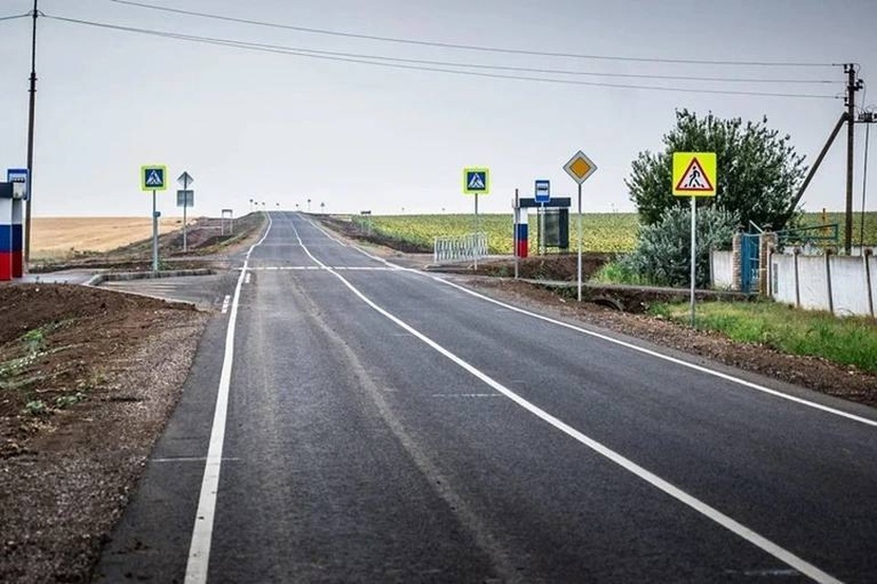    В Херсонской области ремонтируют дороги. ФОТО: ТГ-канал Владимира Сальдо.