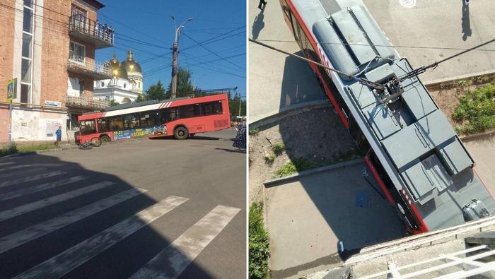Троллейбус въехал в жилой дом в центре Ижевска. Обложка © Telegram / Ижевск ЧПН